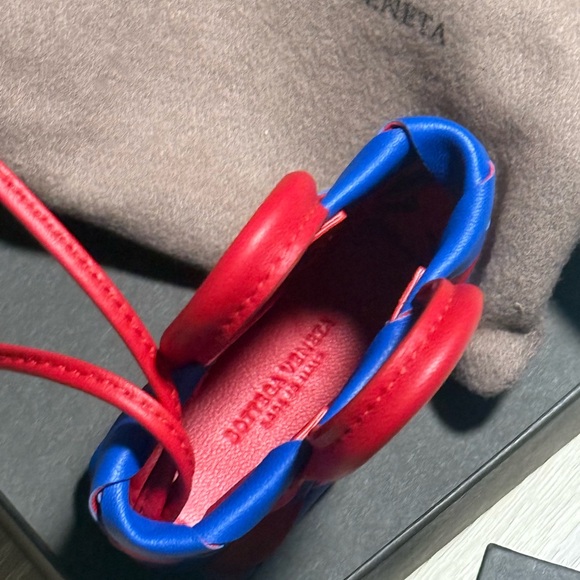 Bottega Veneta Bicolor Intreccio Soft-leather Bag-shaped Charm - Picture 4 of 9